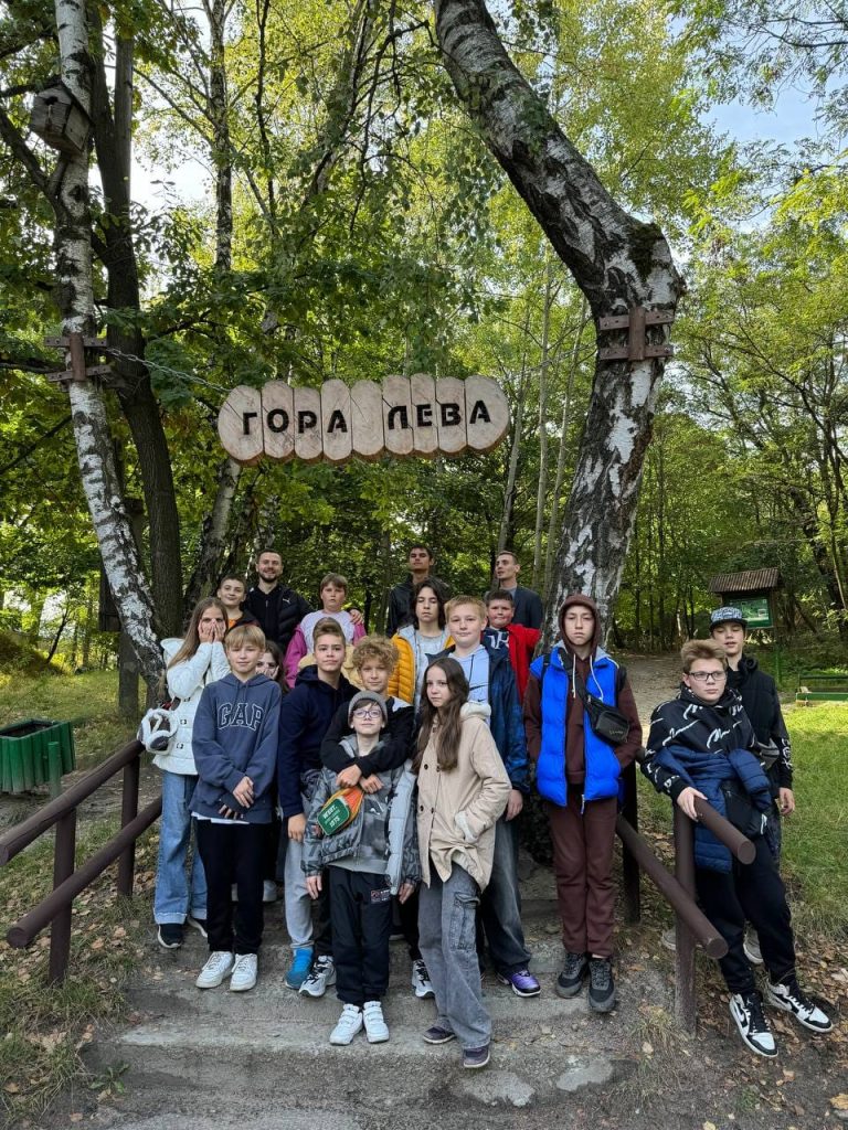 На зображенні може бути: 10 людей та текст