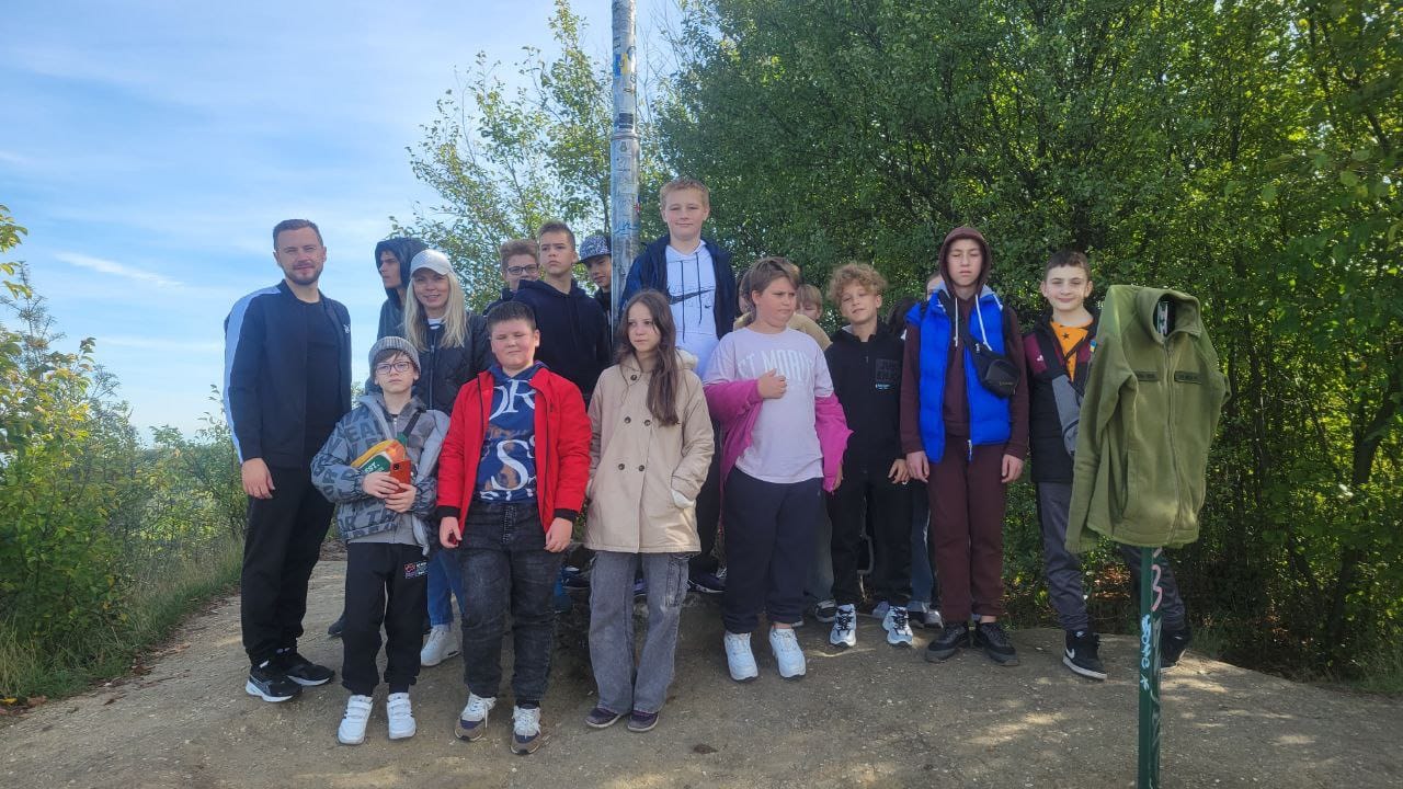 На зображенні може бути: 11 людей