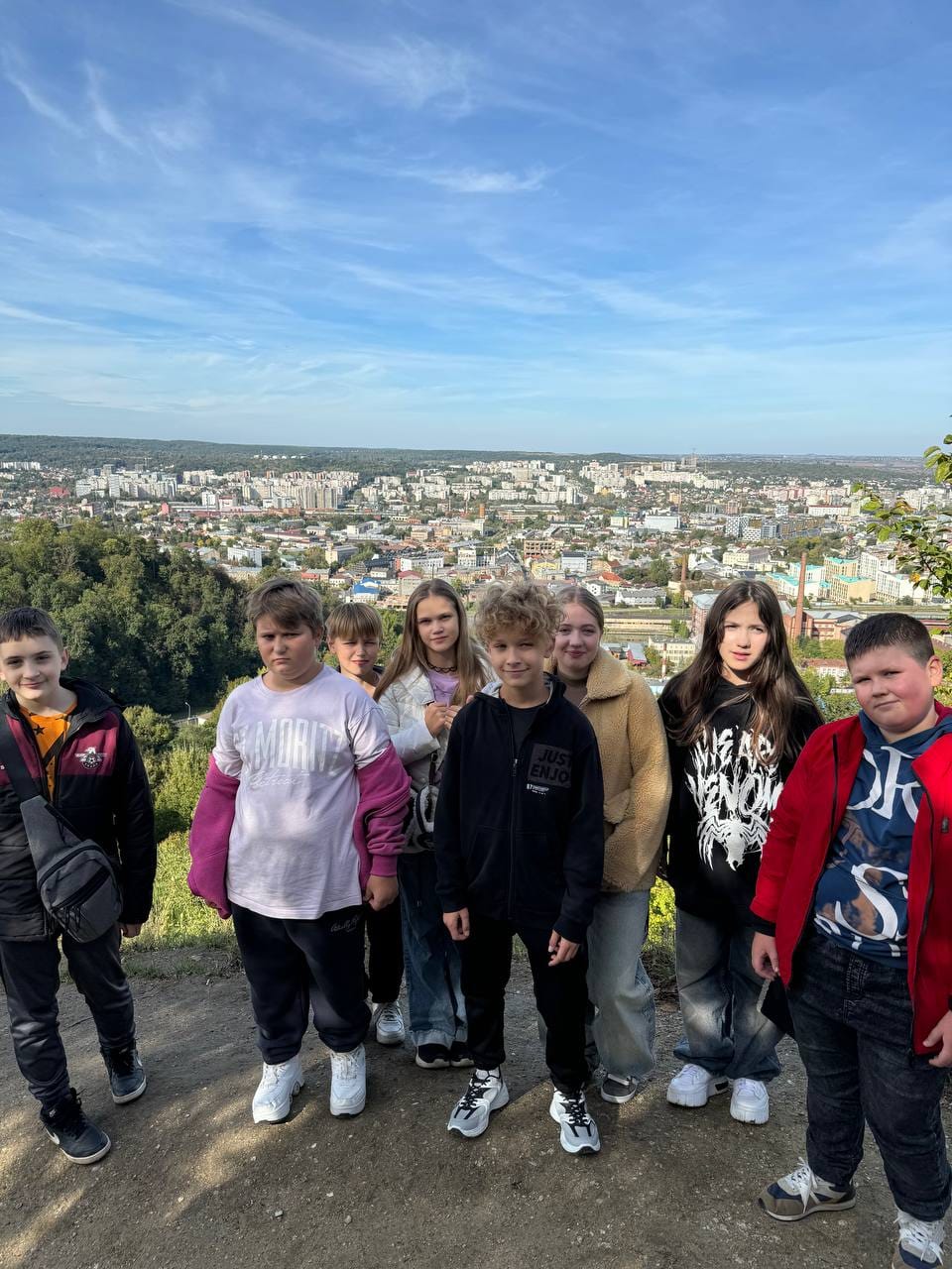 На зображенні може бути: 7 людей та Сидіння Артура