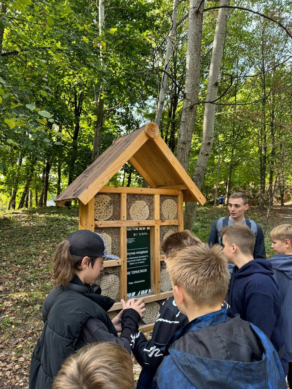 На зображенні може бути: 3 людини