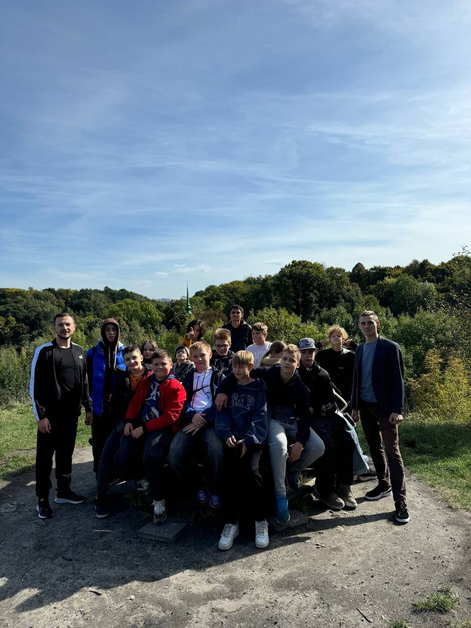 На зображенні може бути: 8 людей