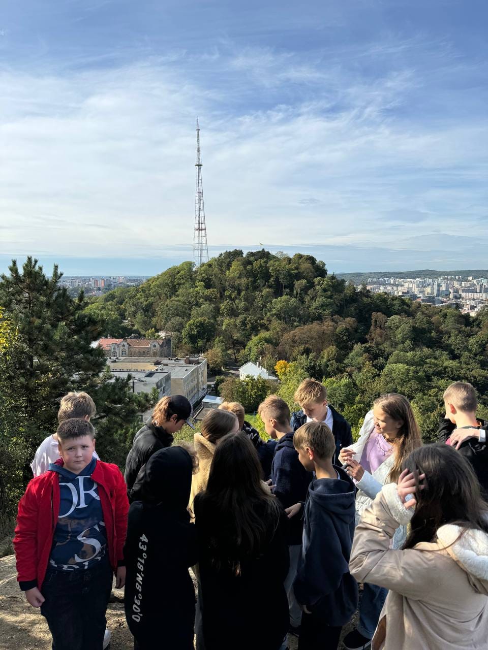 На зображенні може бути: 9 людей