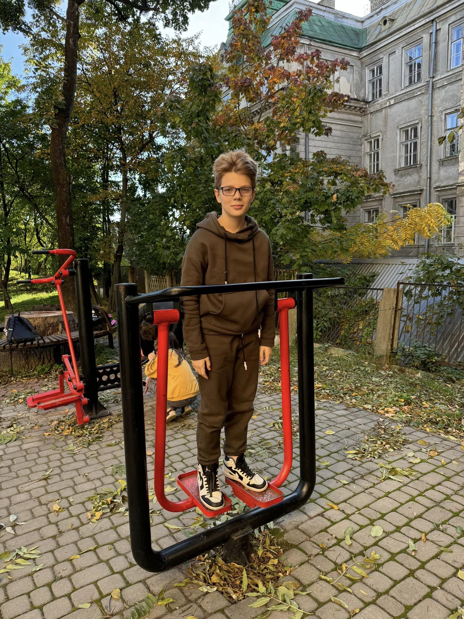 На зображенні може бути: 1 особа та велосипед