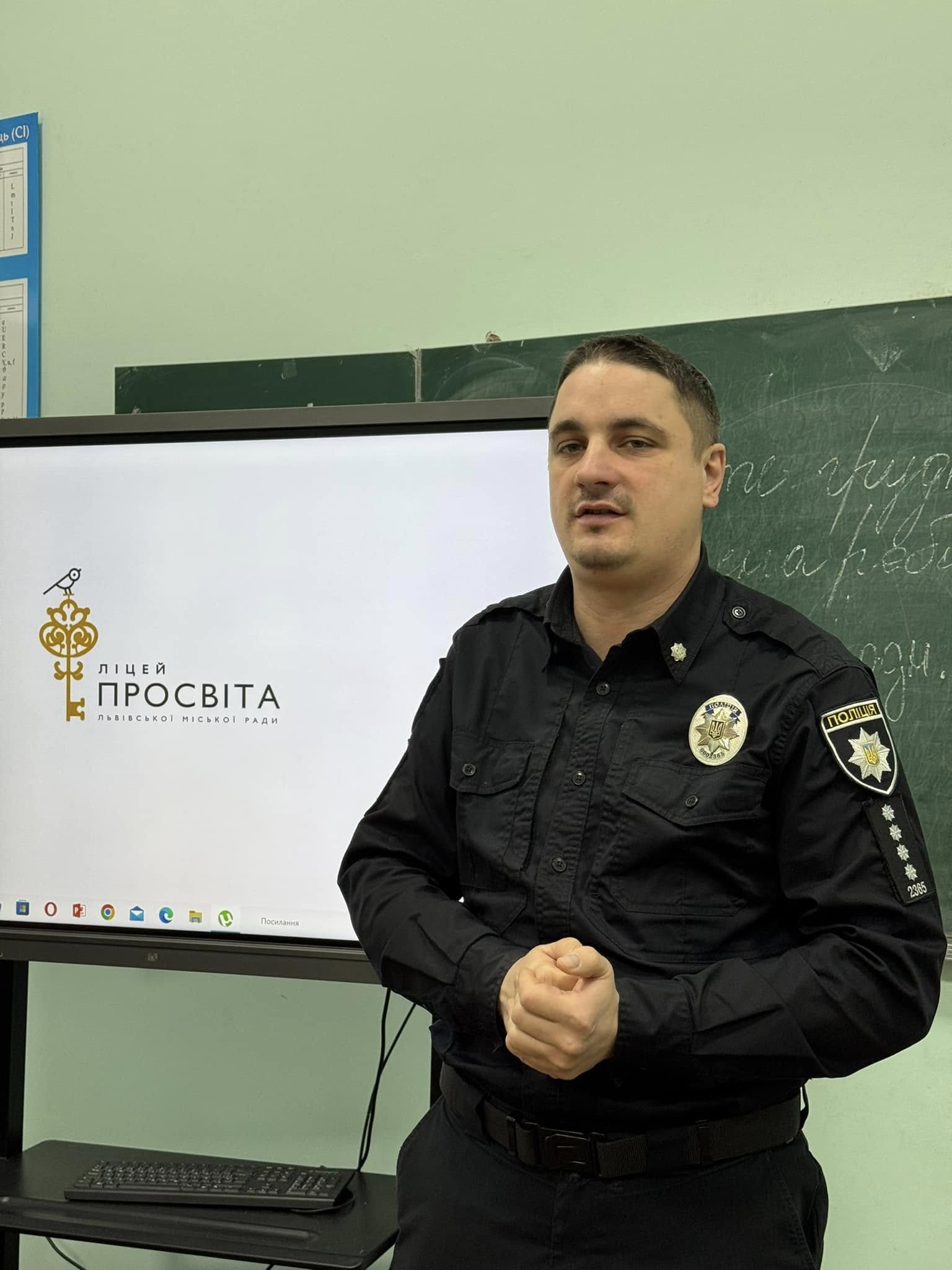 На зображенні може бути: 1 особа та текст