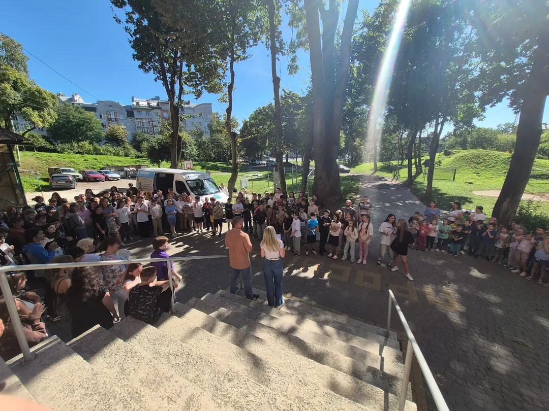 Друзі, ми з радістю підбиваємо підсумки екологічної акції зі збору макулатури!